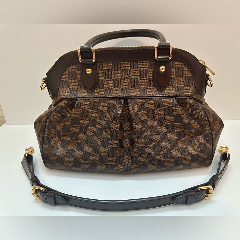 Authentic Louis Vuitton Trevi Pm Damier- Timeless Elegance - Picture 5 of 14